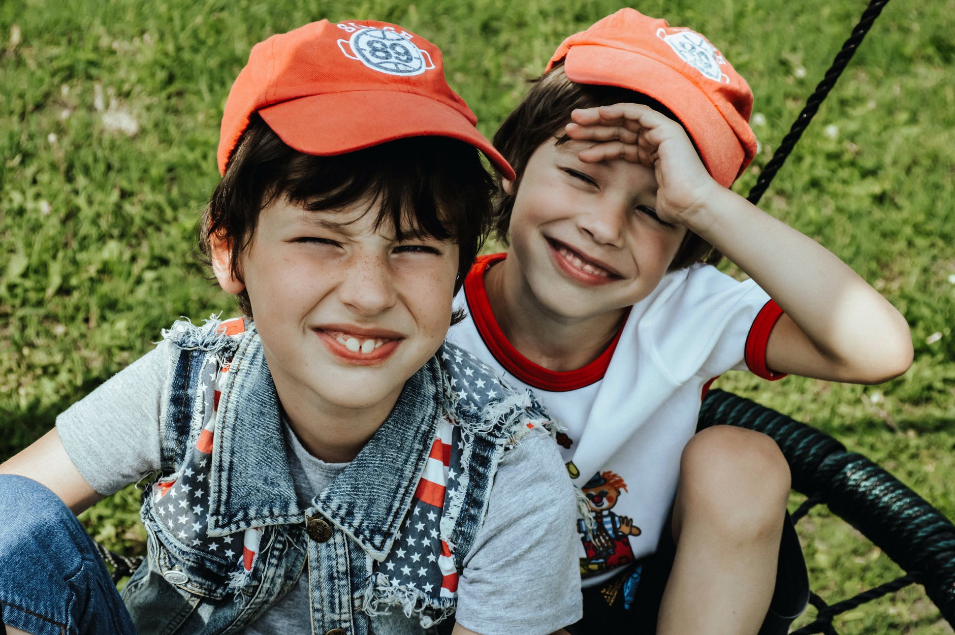 The twins became best friends. | Source: Pexels