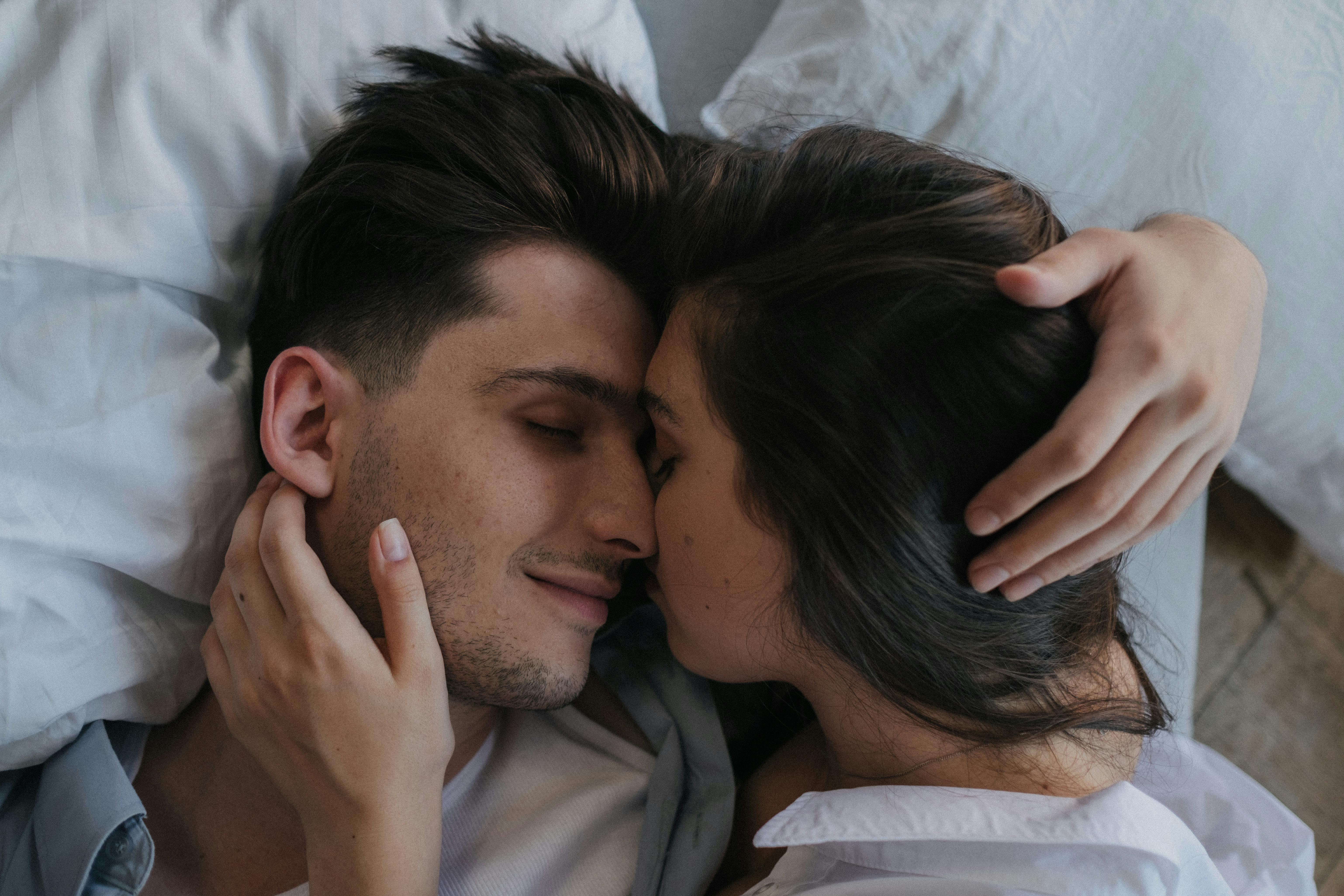 A couple in bed | Source: Pexels