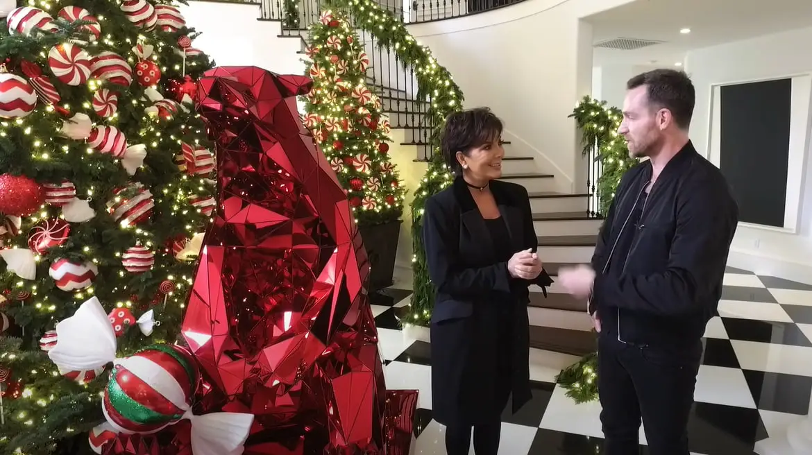 Kris Jenner's Christmas decoration from a video dated December 19, 2016 | Source: youtube.com/@Archdigest