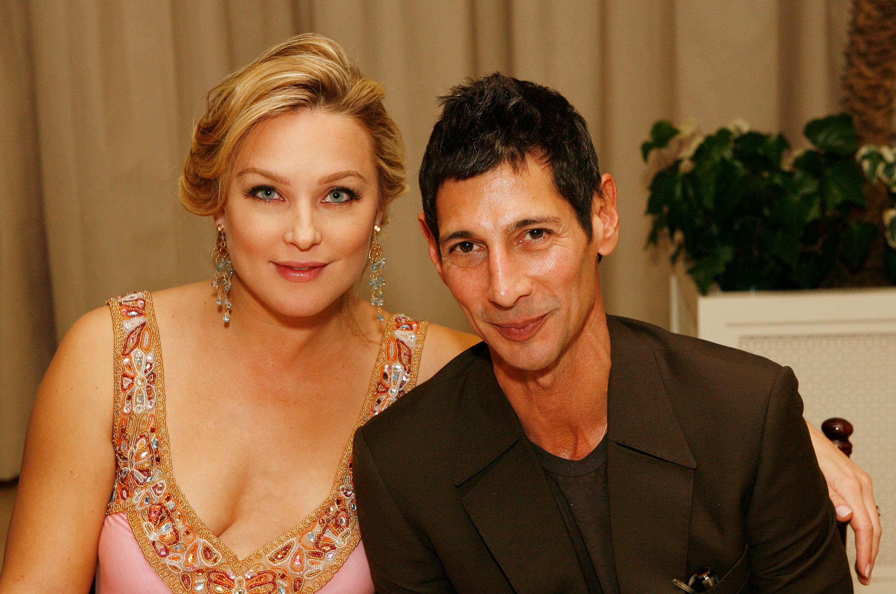 Actress Elisabeth Rohm (L-R) and Ron Wooster attend the John Varvatos launches is first fragrance for women at a private dinner on February 11, 2008 West Hollywood California. | Source: Getty Images