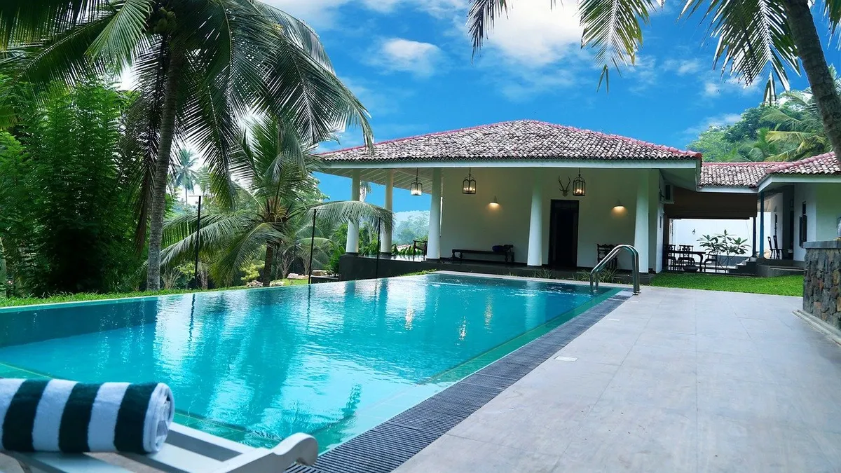 Une maison avec piscine. | Photo : Pixabay