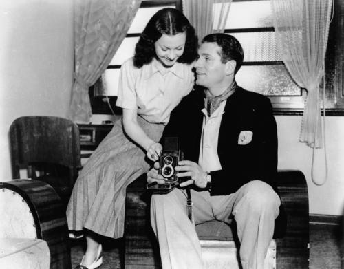 Laurence Olivier with Vivien Leigh in Australia, 1948 | Photo: Wikimedia Commons Images