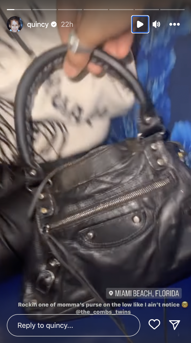 Kim Porter's purse her daughter used while out with her brother. | Source: instagram.com/quincy