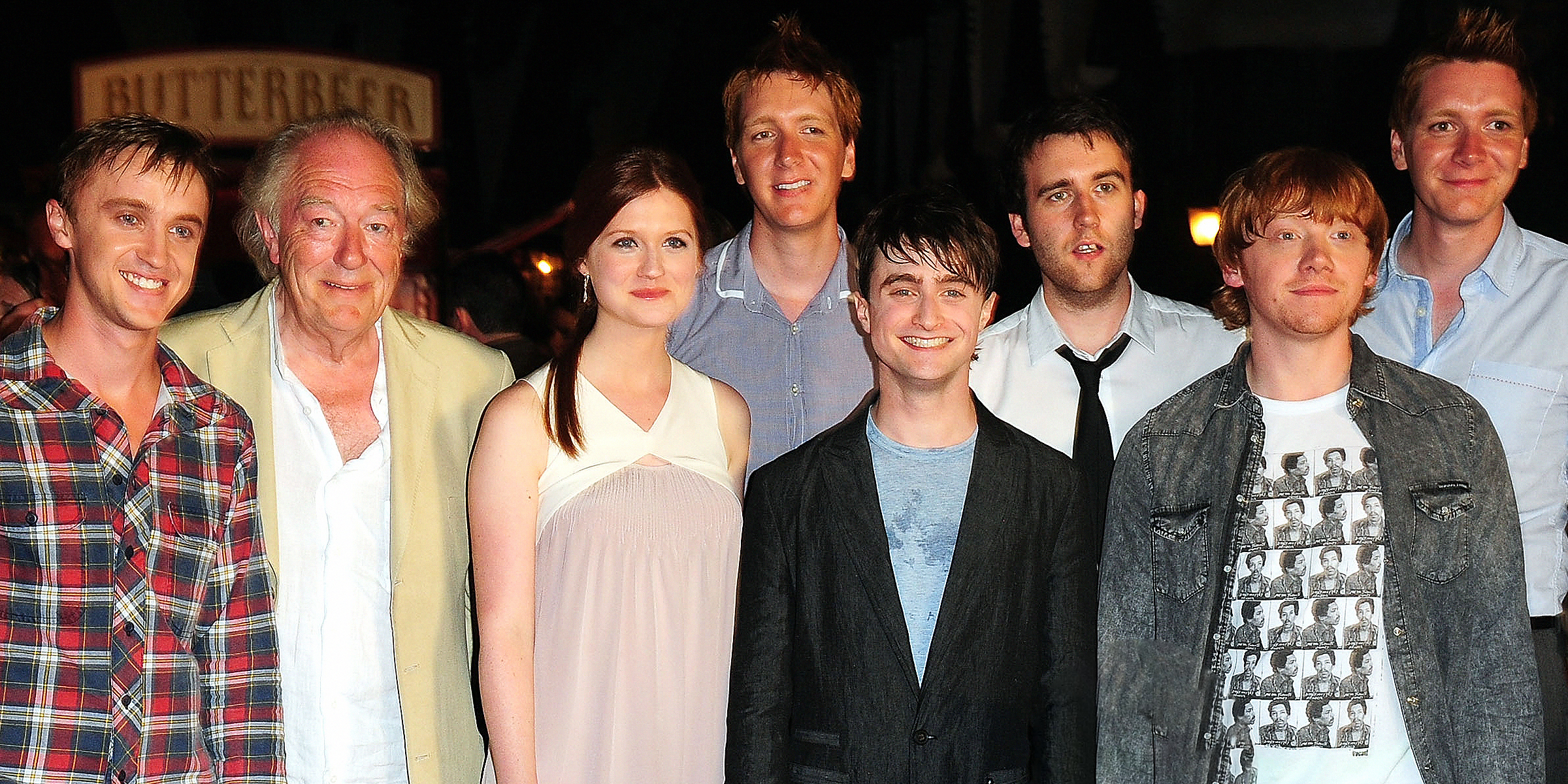 Sir Michael Gambon avec quelques membres de la distribution de "Harry Potter". | Source : Getty Images