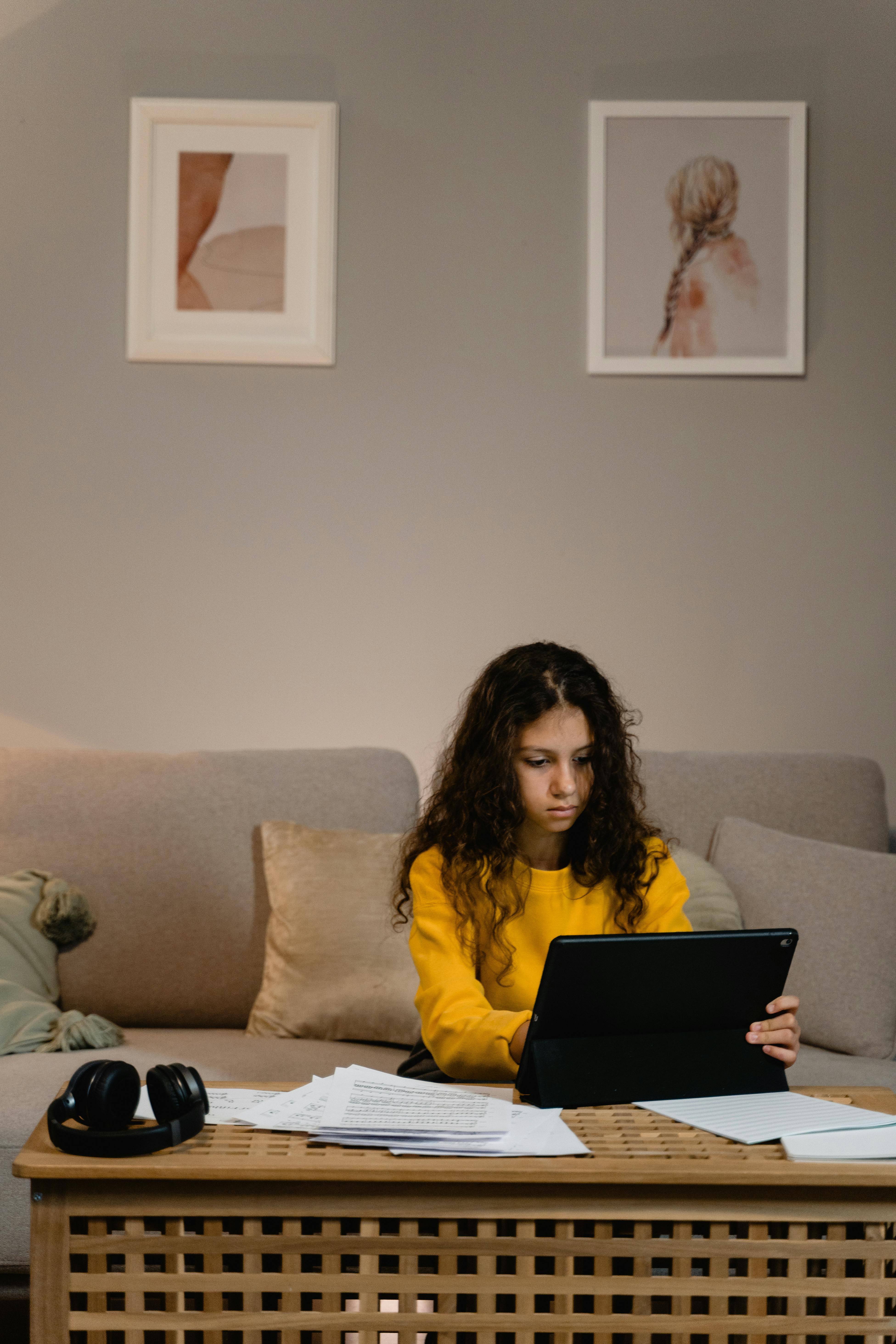 A woman writing on her tablet | Source: Pexels