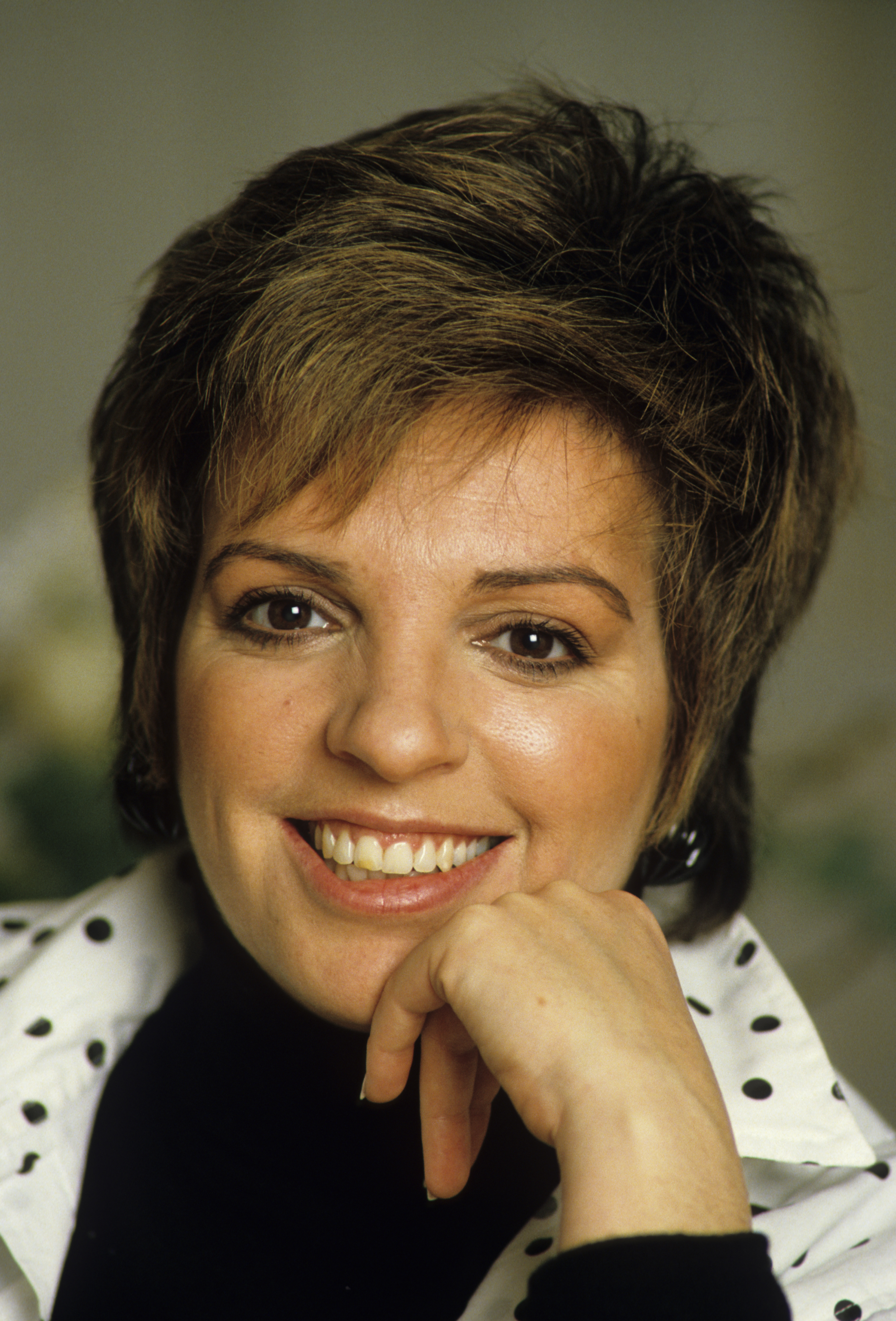 Liza Minnelli poses on March 18, 1986, in London, England. | Source: Getty Images