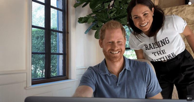 Meghan Markle and Prince Harry in their home during an episode of "The Me You Can't See" docuseries | Photo: YouTube/ Apple TV