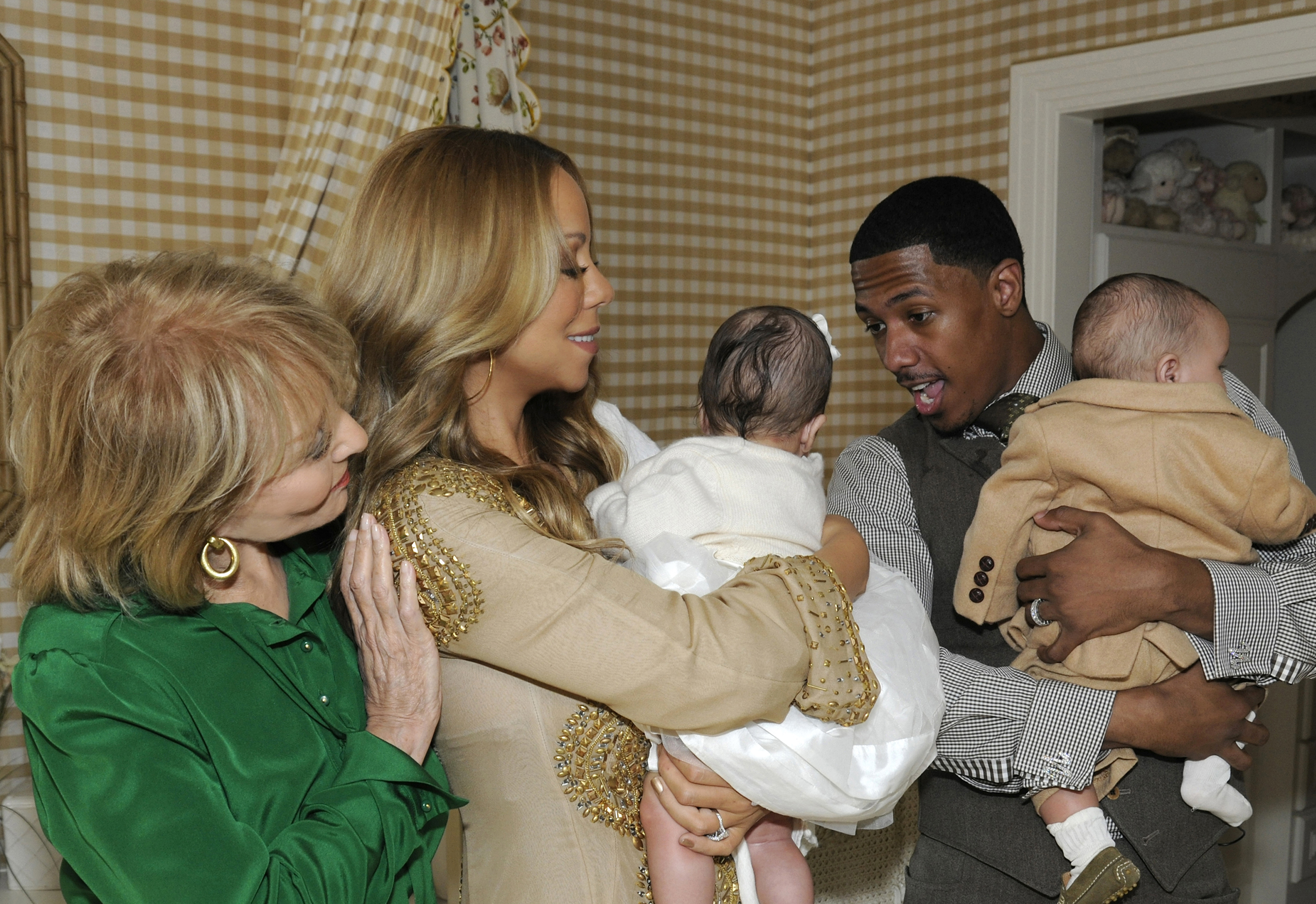 Mariah Carey and Nick Cannon their children Monroe and Moroccan and Barbara Walter on ABB's "20/20" in 2011 | Source: Getty Images