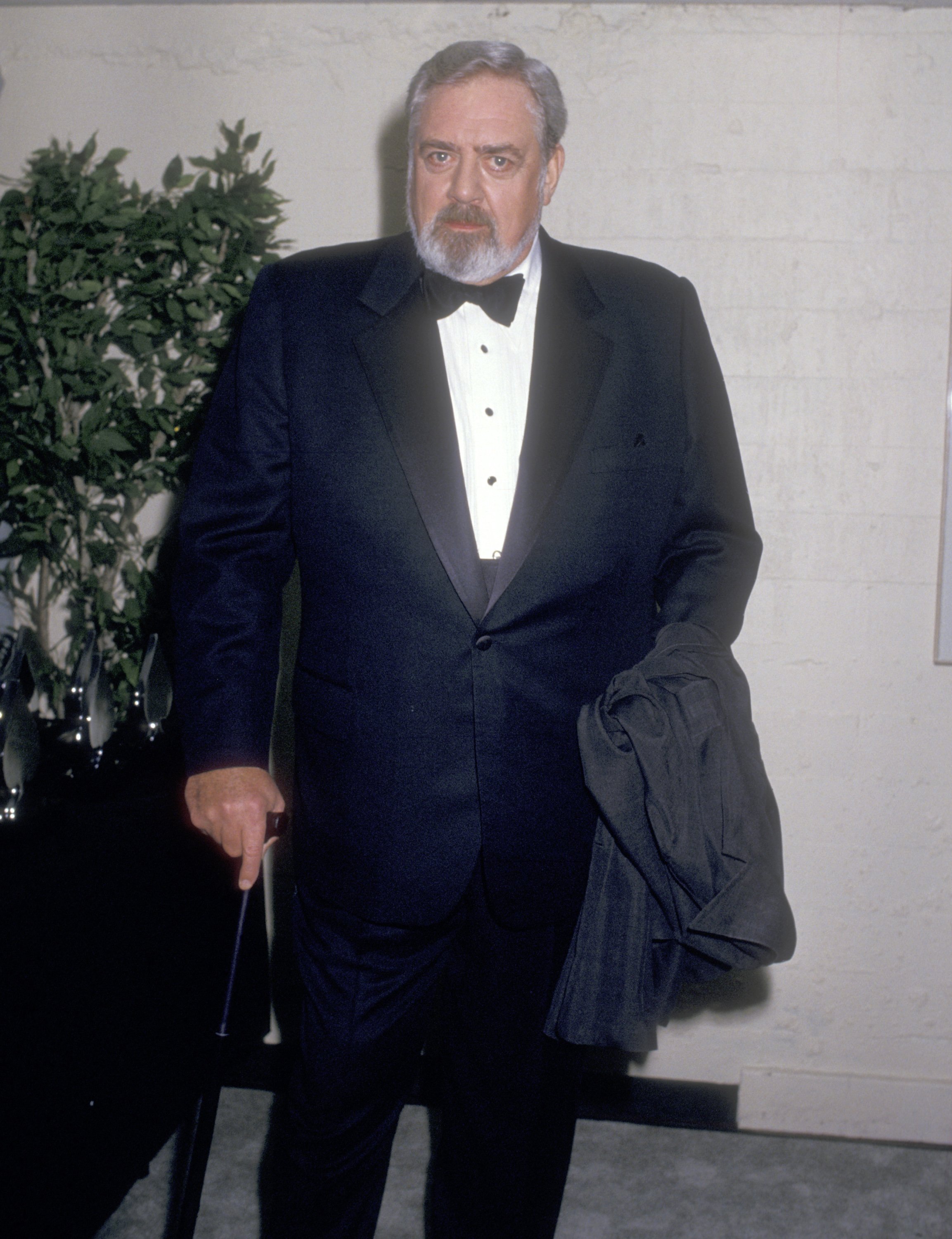 Raymond Burr attends the 8th Annual National CableACE Awards on January 20, 1987 at Wiltern Theatre in Los Angeles, California ┃Source: Getty Images