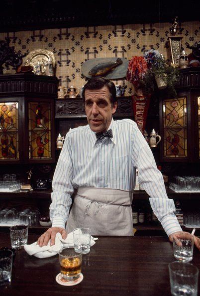 Fred Gwynne appearing in the ABC television series "The Corner Bar" in 1973. | Photo: Getty Images