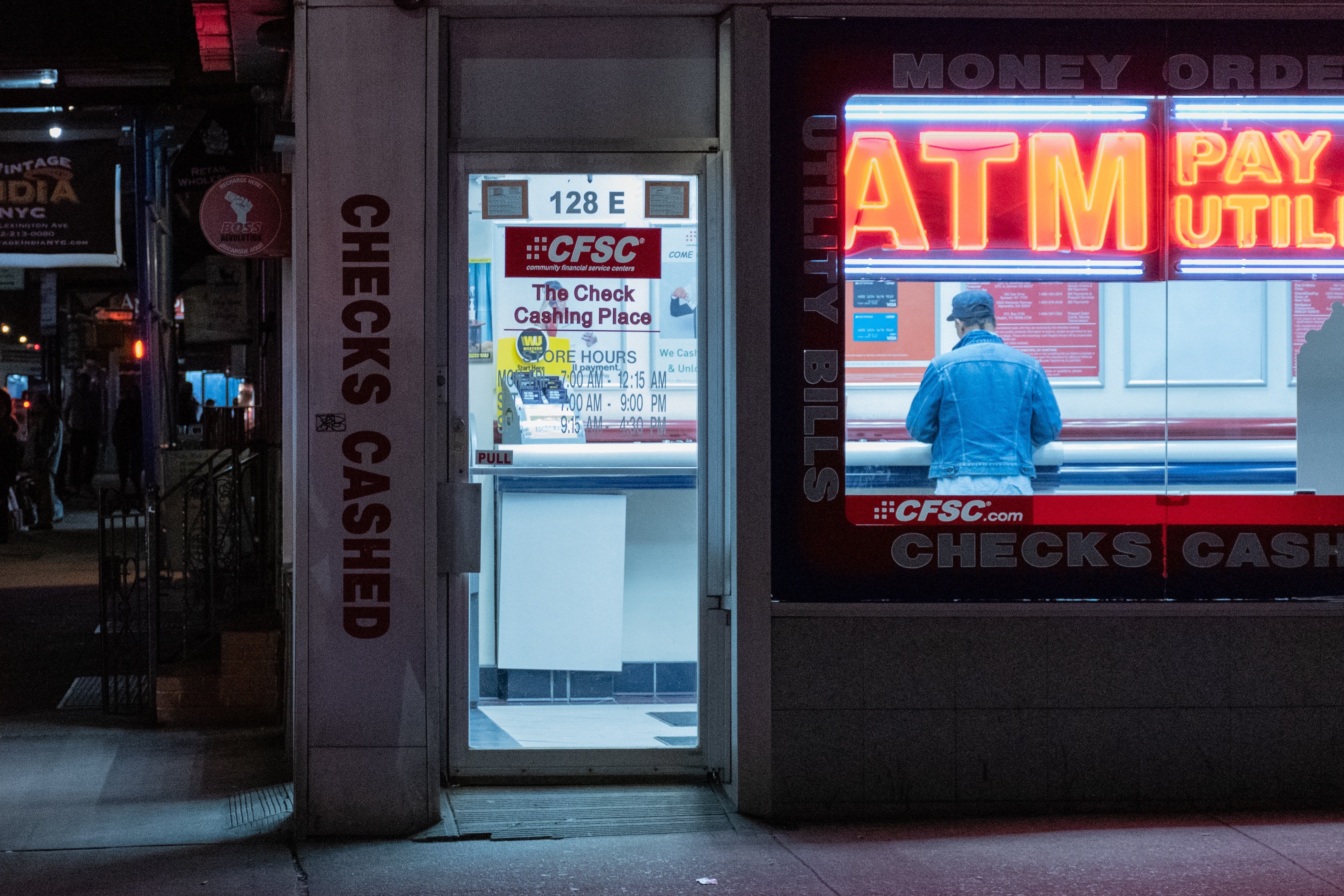 ATM | Photo: Pexels/@AlexandrosChatzidimos 
