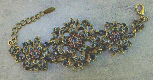 Costoso y antiguo collar. | Foto: Shutterstock
