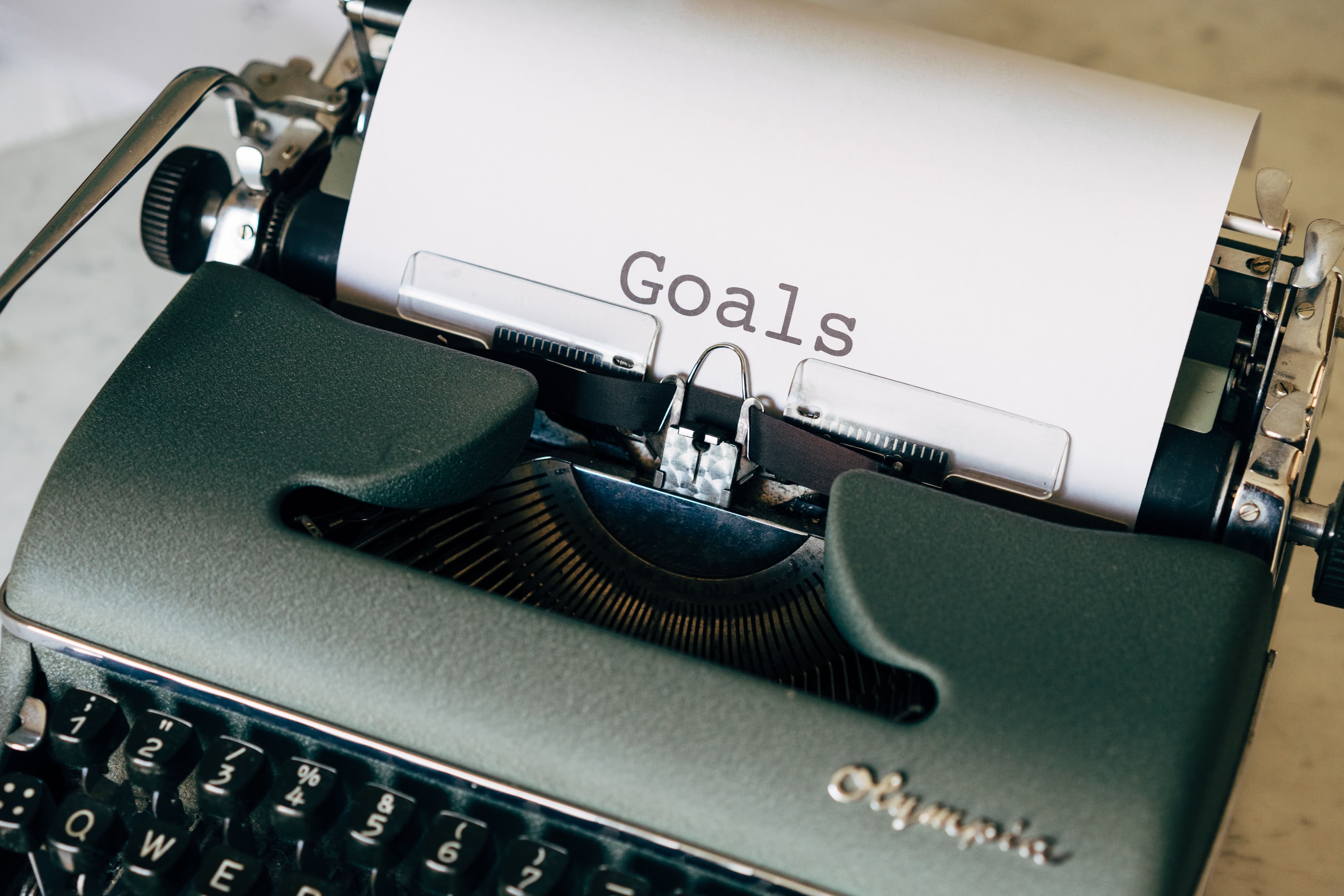 Goal paper and typewriter | Unsplash 