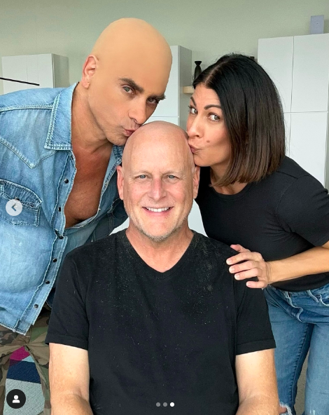 John Stamos posing for a picture with with Dave and Melissa Coulier, posted on November 19, 2024 | Source: Instagram/johnstamos