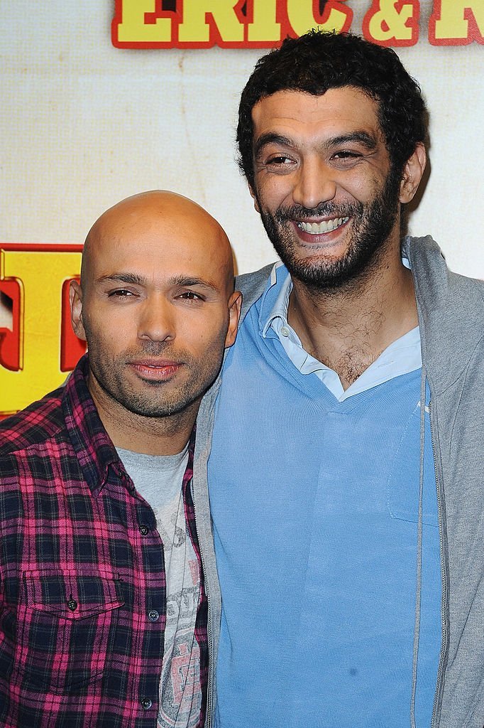 Le comédien Eric Judor (à gauche) et Ramzy Bedia (à droite) assistent à la première de'Halal Police D'Etat' - Paris à UGC Cine Cite Bercy le 15 février 2011 à Paris, France. Source : Getty Images.