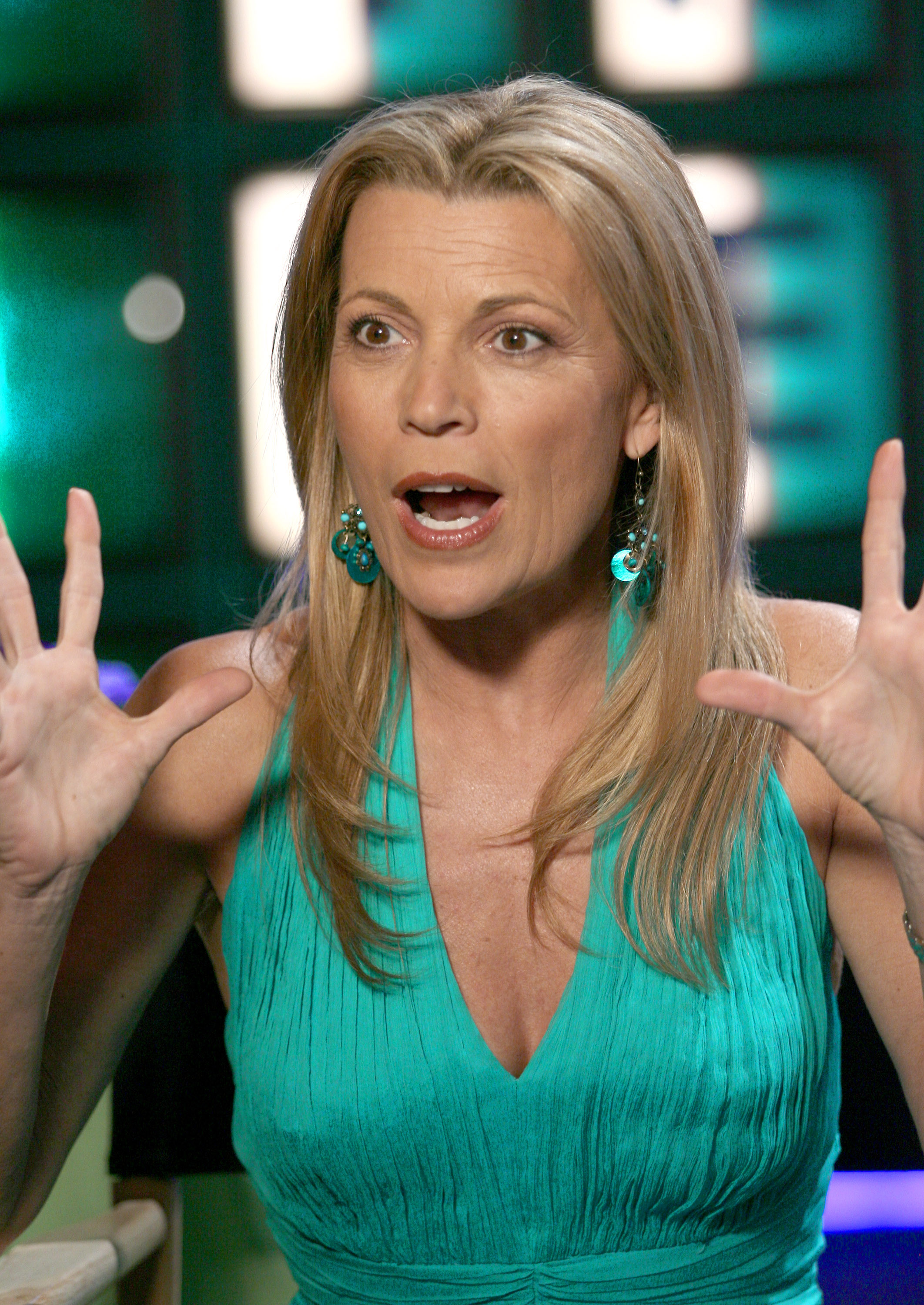 Vanna White during "Wheel of Fortune" and "Jeopardy!" at Sony Studios on September 12, 2006 in Culver City, California | Source: Getty Images