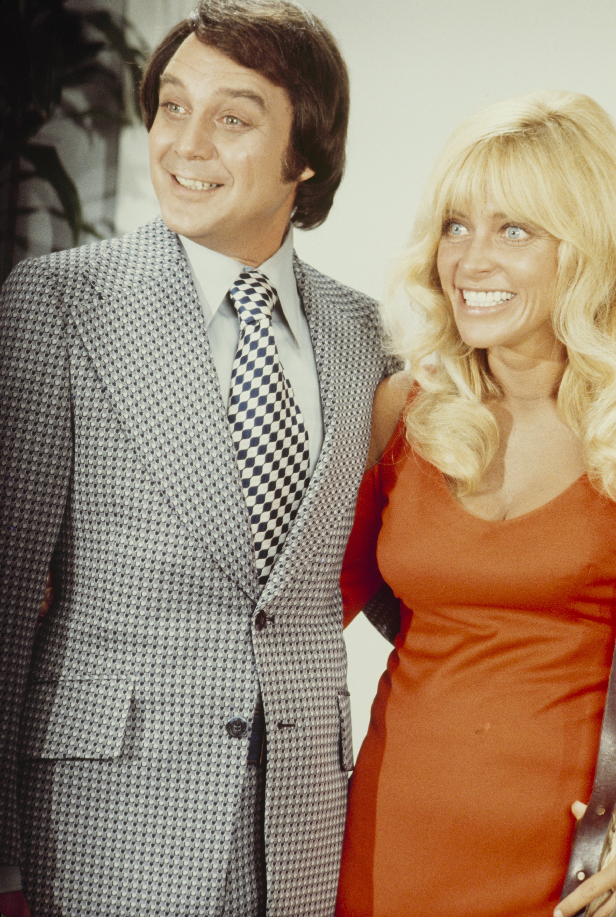 The actress with Michael Callan on the set of "Love and the Secret Habit" on December 8, 1972. | Source: Getty Images