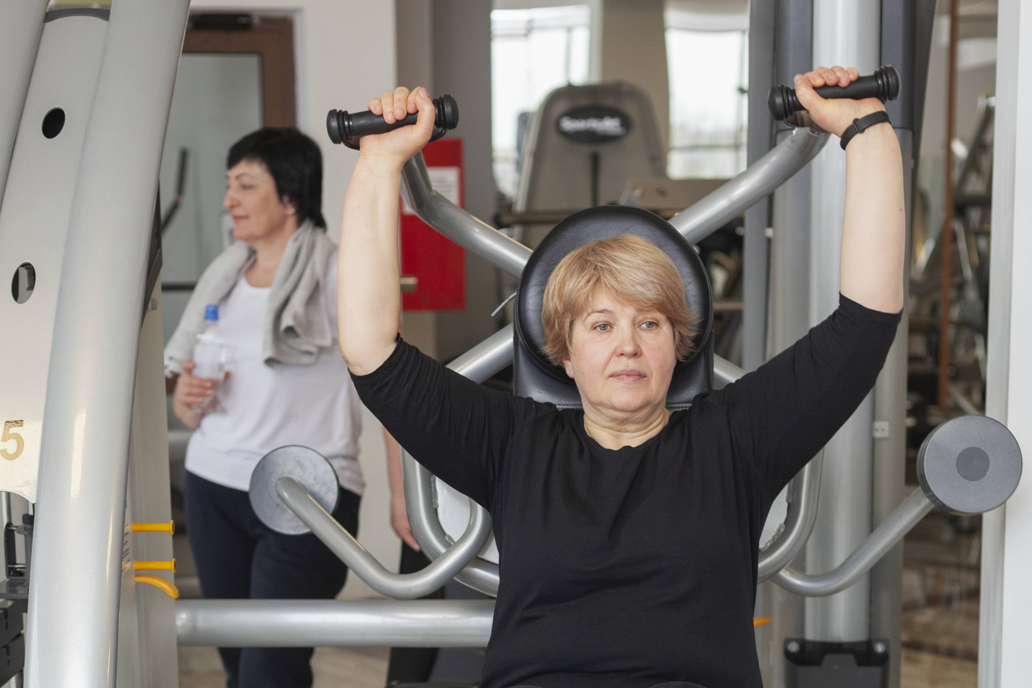Senior women at the gym | Source: Freepik
