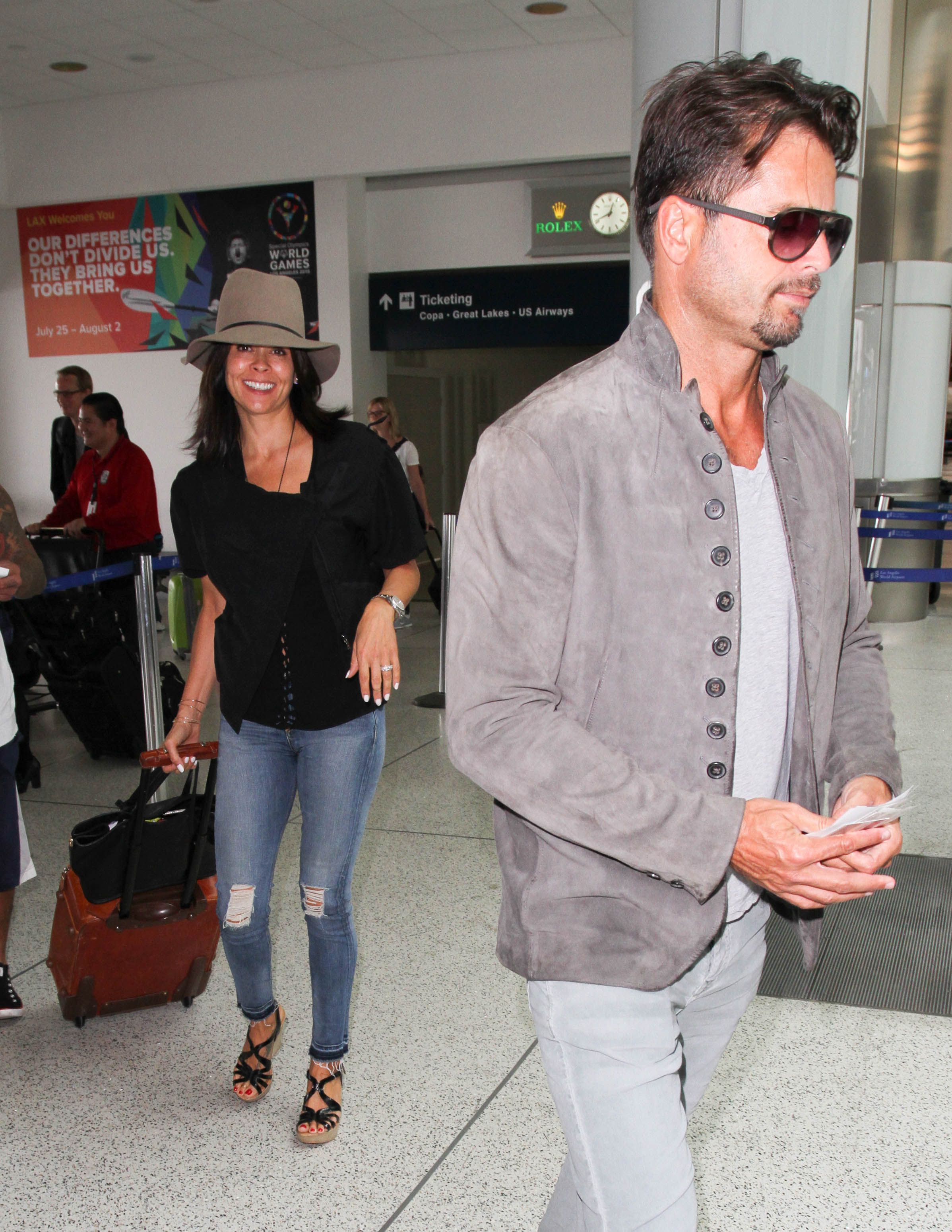 Brooke Burke and David Charvet pictured at LAX on September 10, 2015, in Los Angeles, California. | Source: Getty Images