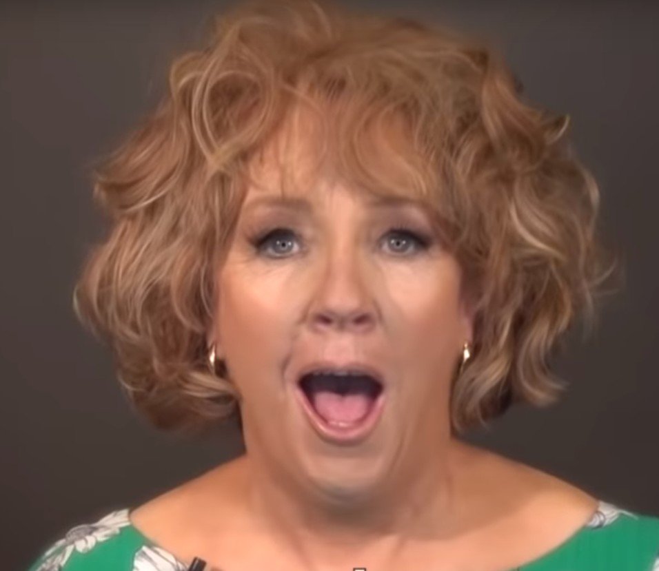 Kim après sa transformation. l Source: YouTube/MAKEOVERGUY Minneapolis Kim après sa transformation. l Source: YouTube/MAKEOVERGUY Minneapolis