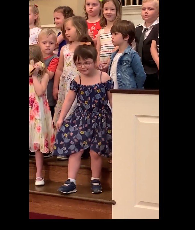 Lily durant sa performance hilarante. l Source: LeHuffPost