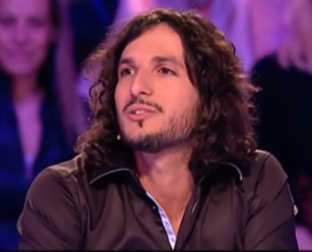 Xavier annonçant son départ des "12 Coups de Midi". l Source : Youtube/Julien Gobert Xavier annonçant son départ des "12 Coups de Midi". l Source : Youtube/Julien Gobert