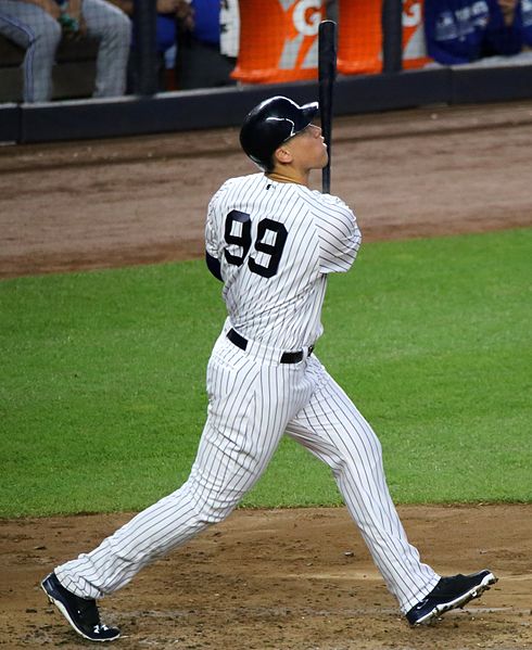  Aaron Judge batting at Yankee Stadium on August 16, 2016. | Source: Wikimedia Commons