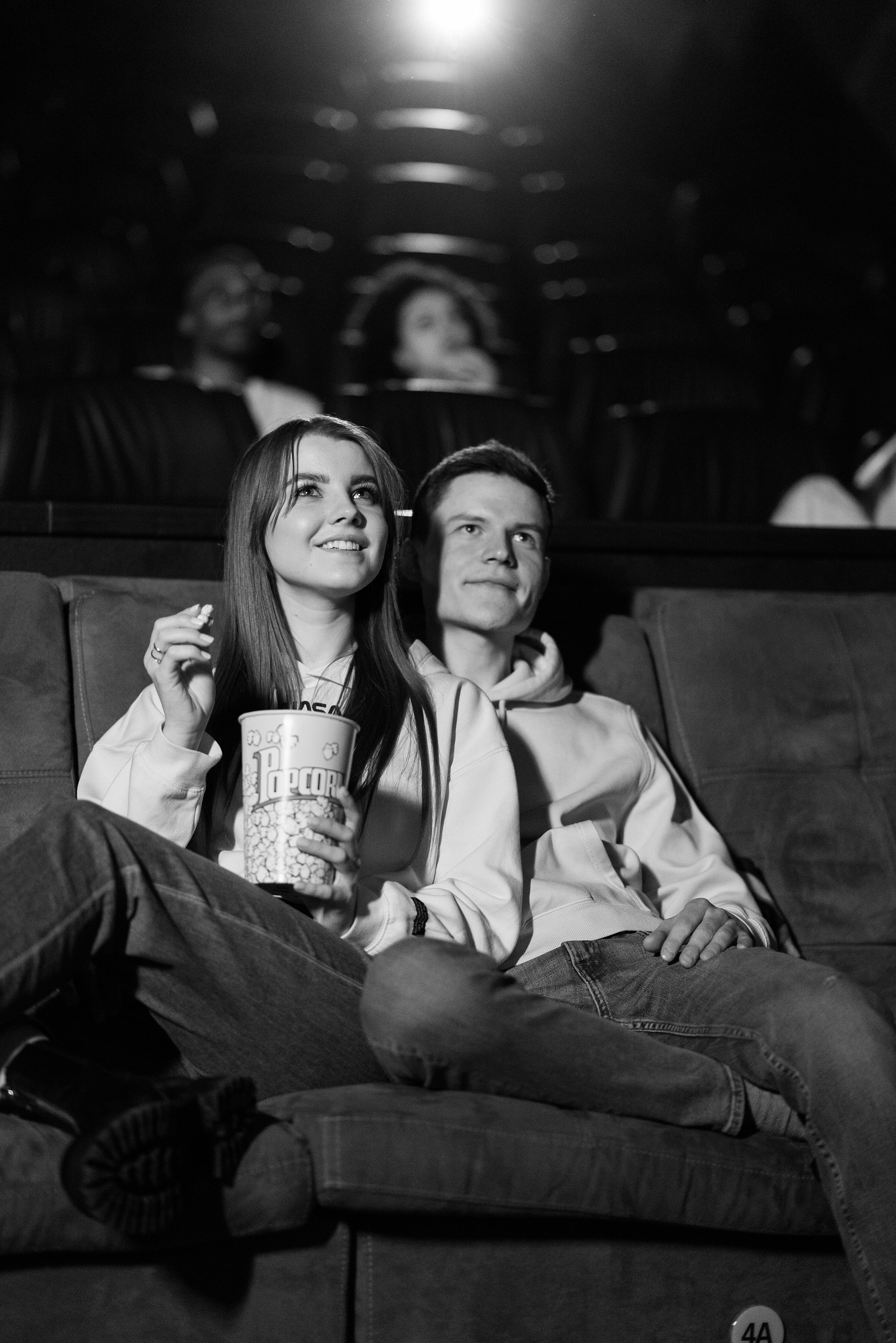 A couple watching a movie | Source: Pexels