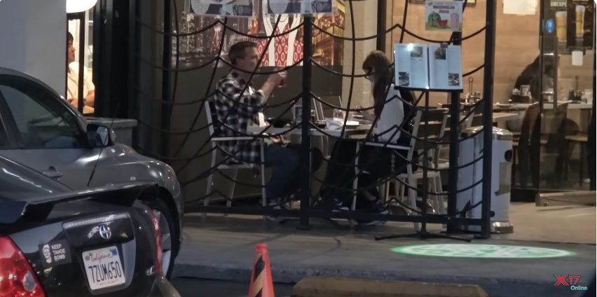 Ben Affleck and his daughter Violet Affleck enjoying lunch. | Source: YouTube/@x17online