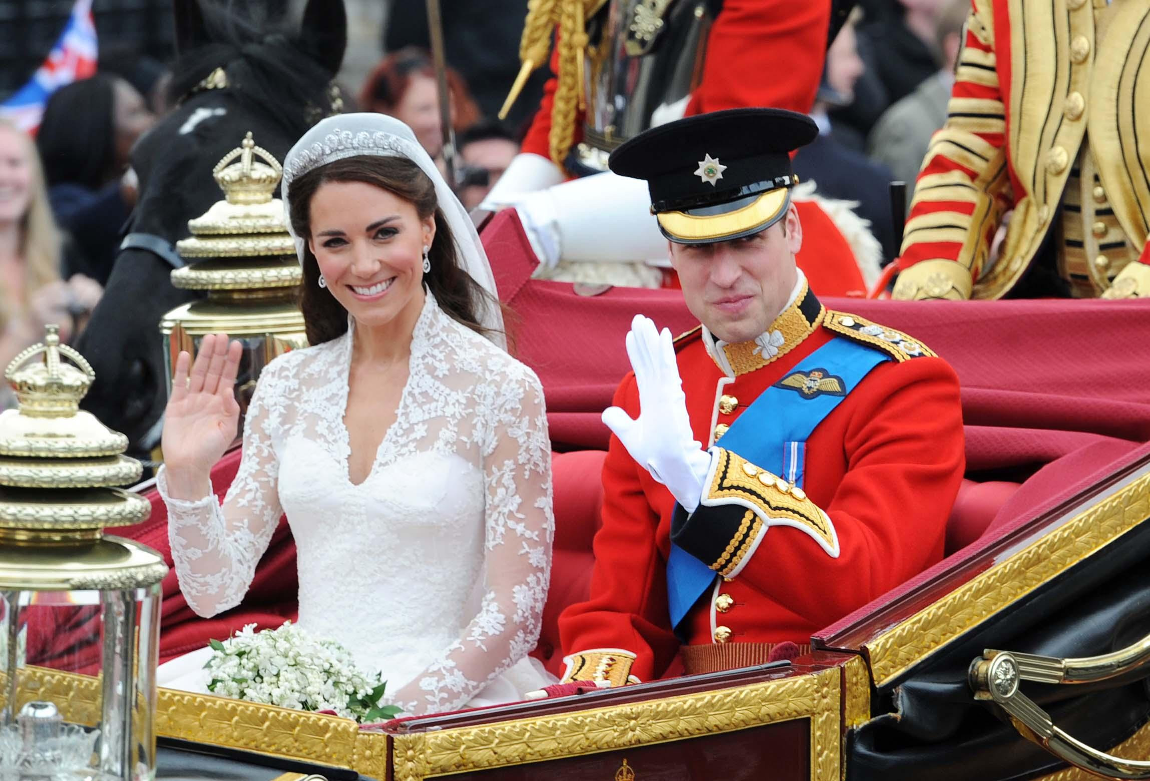 Catherine Middleton and Prince William leave the Westminster Abbey in London, England, on April 29, 2011 | Source: Getty Images