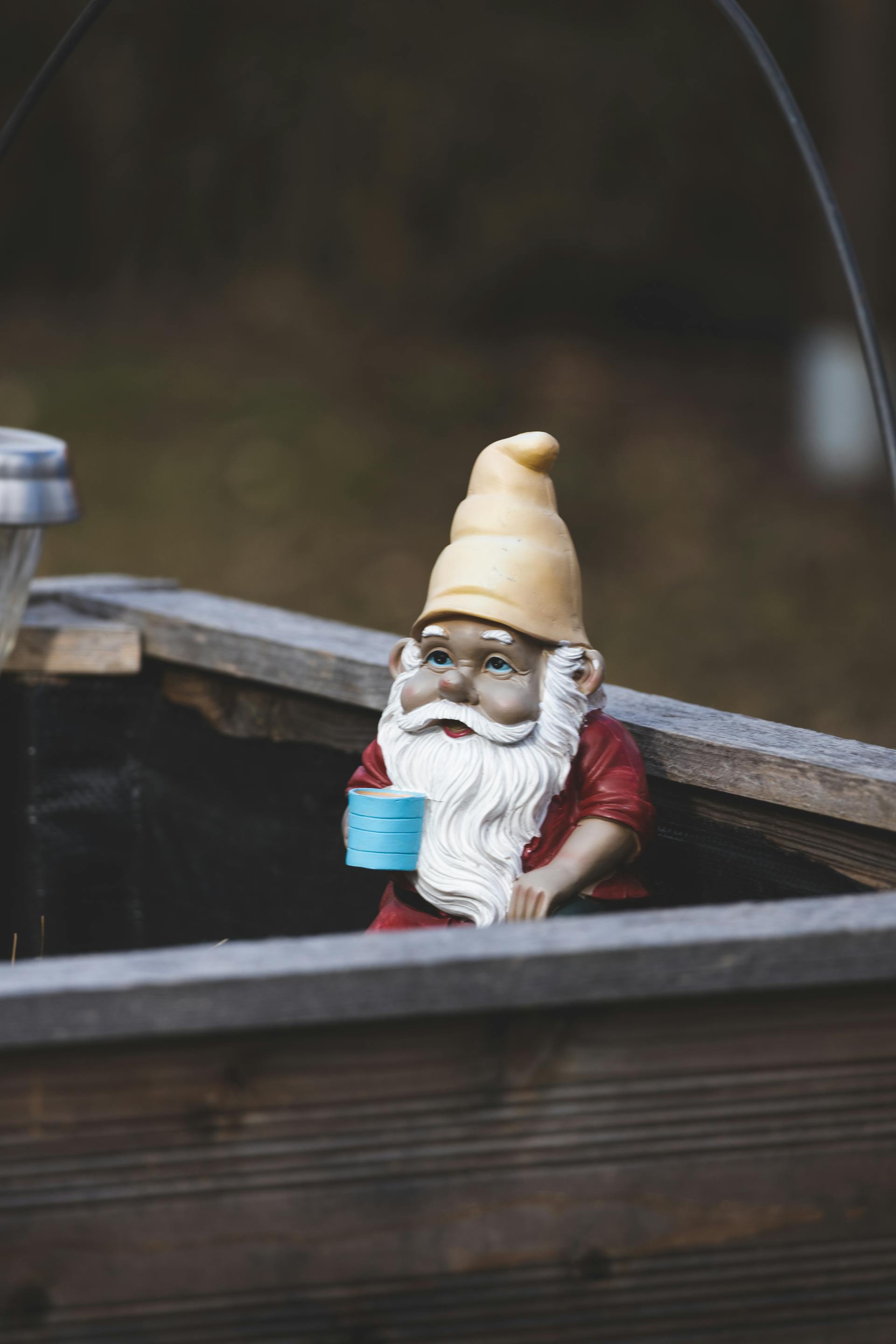 A decorative garden gnome | Source: Pexels