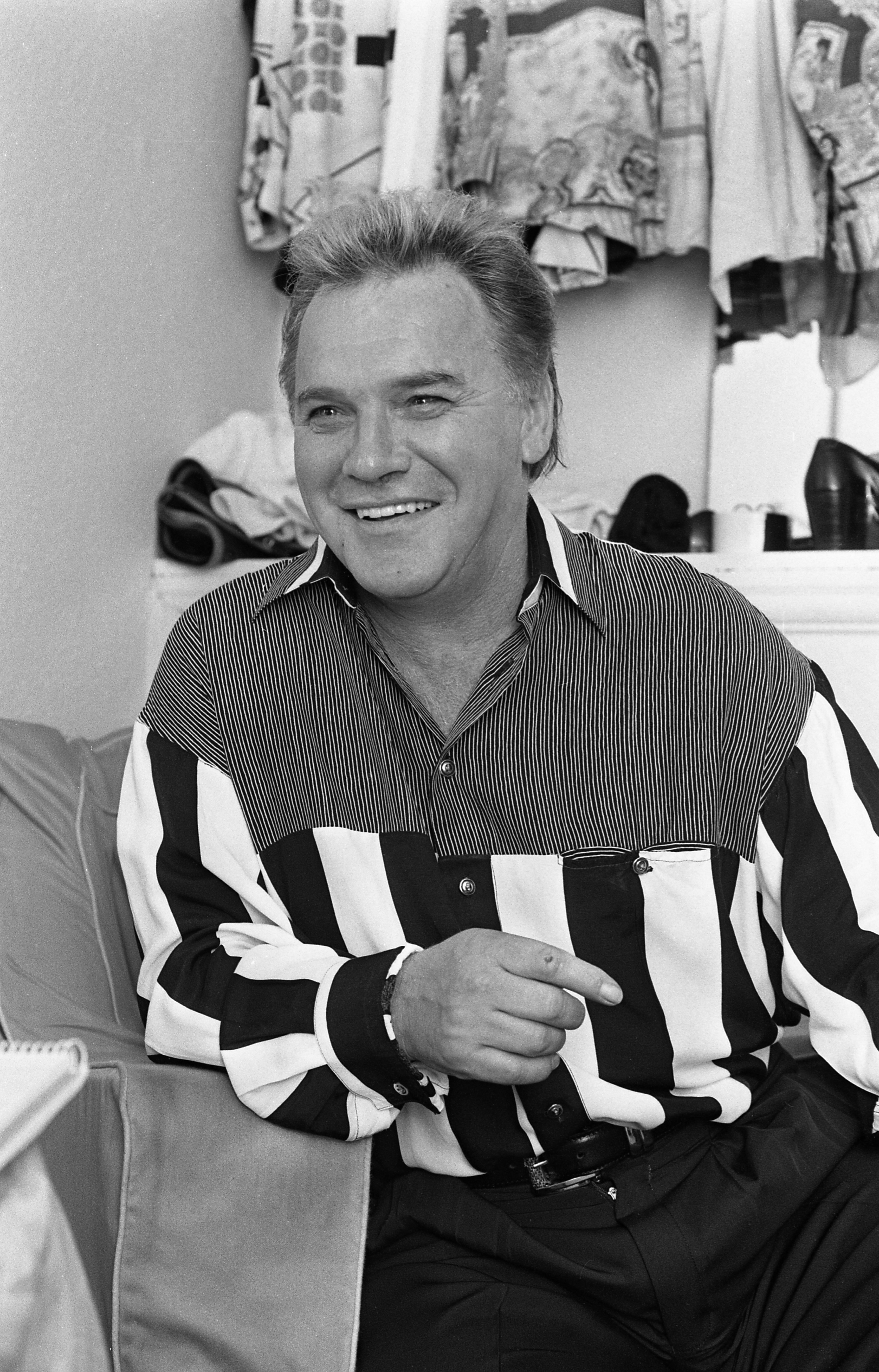 Freddie Starr in his dressing room at the Olympia Theatre in Dublin, Ireland, in 1993 | Photo: Getty Images