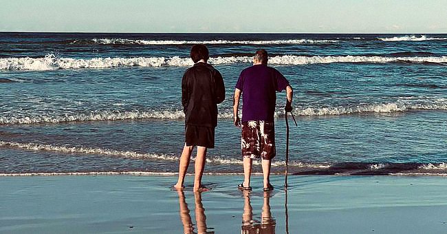 Luke and Cade watching the waves by the seashore. | Source:  twitter.com/ftlmike65