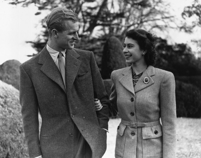 Young Princess Elizabeth and young Prince Philip, Duke of Edinburgh, at Broadlands, Romsey, Hampshire in November 1947 | Photo: Getty Images