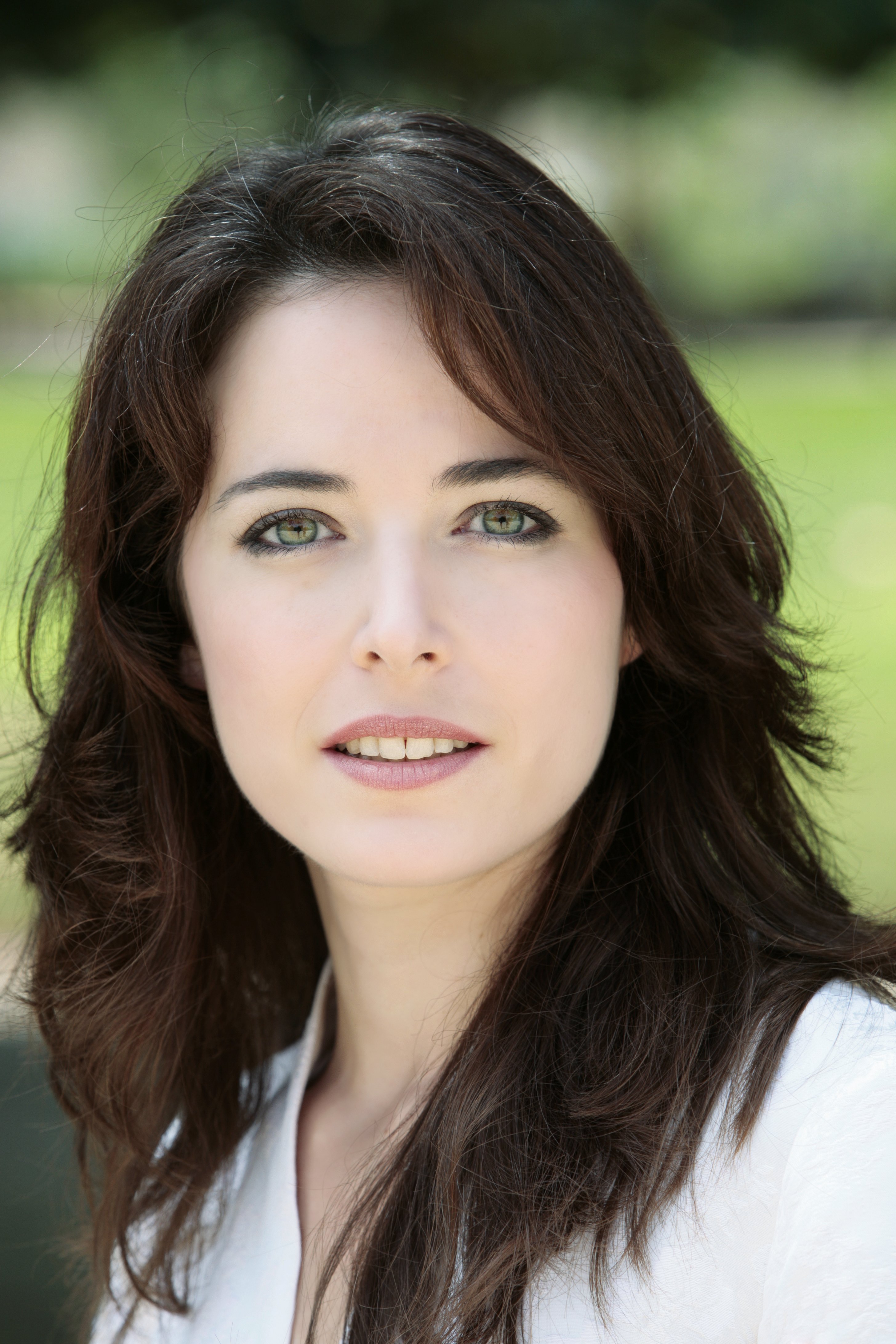 Portrait d'une jeune femme avec des yeux verts | photo : Shutterstock