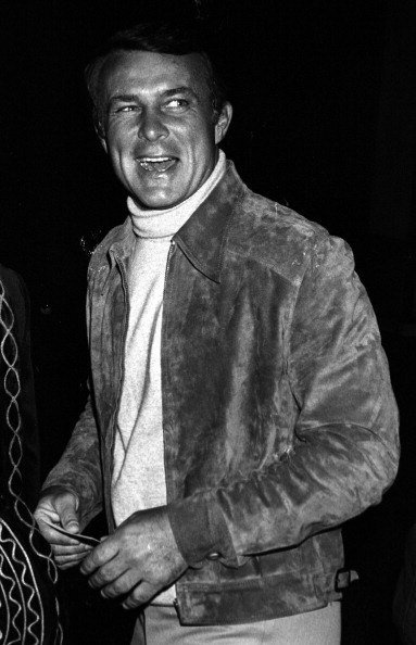 Robert Conrad participe à la "NBC Affiliates Party" le 15 mai 1977 à l'hôtel Century Plaza à Century City, Californie. | Photo : Getty Images