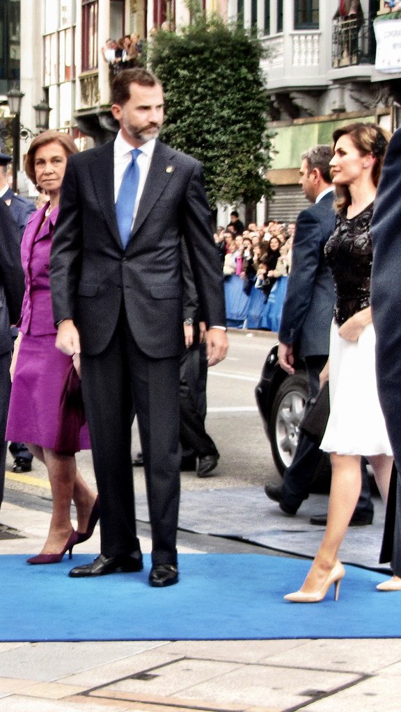 Felipe VI y Letizia, reyes de España, y doña Sofía, la reina madre, llegando a un evento.| Foto: Flickr Felipe VI y Letizia, reyes de España, y doña Sofía, la reina madre, llegando a un evento.| Foto: Flickr