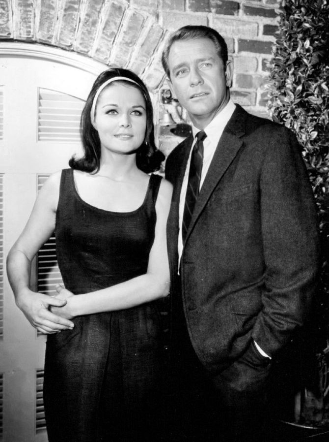 Joan Blackman and Richard Crenna from the television program "Slattery's People" in 1965 | Photo: Wikimedia Commons