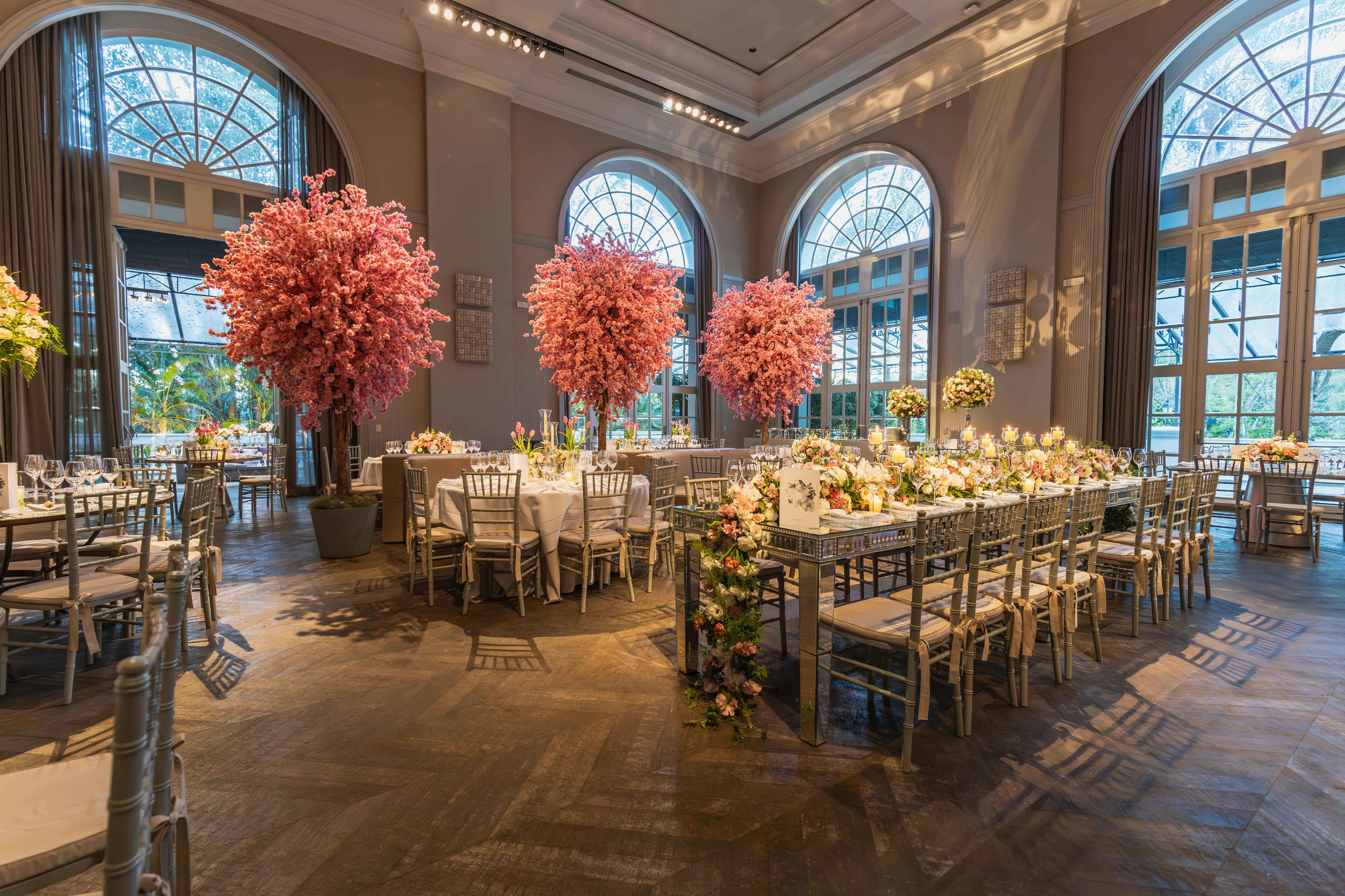 The elegantly laid-out reception hall | Source: Pexels