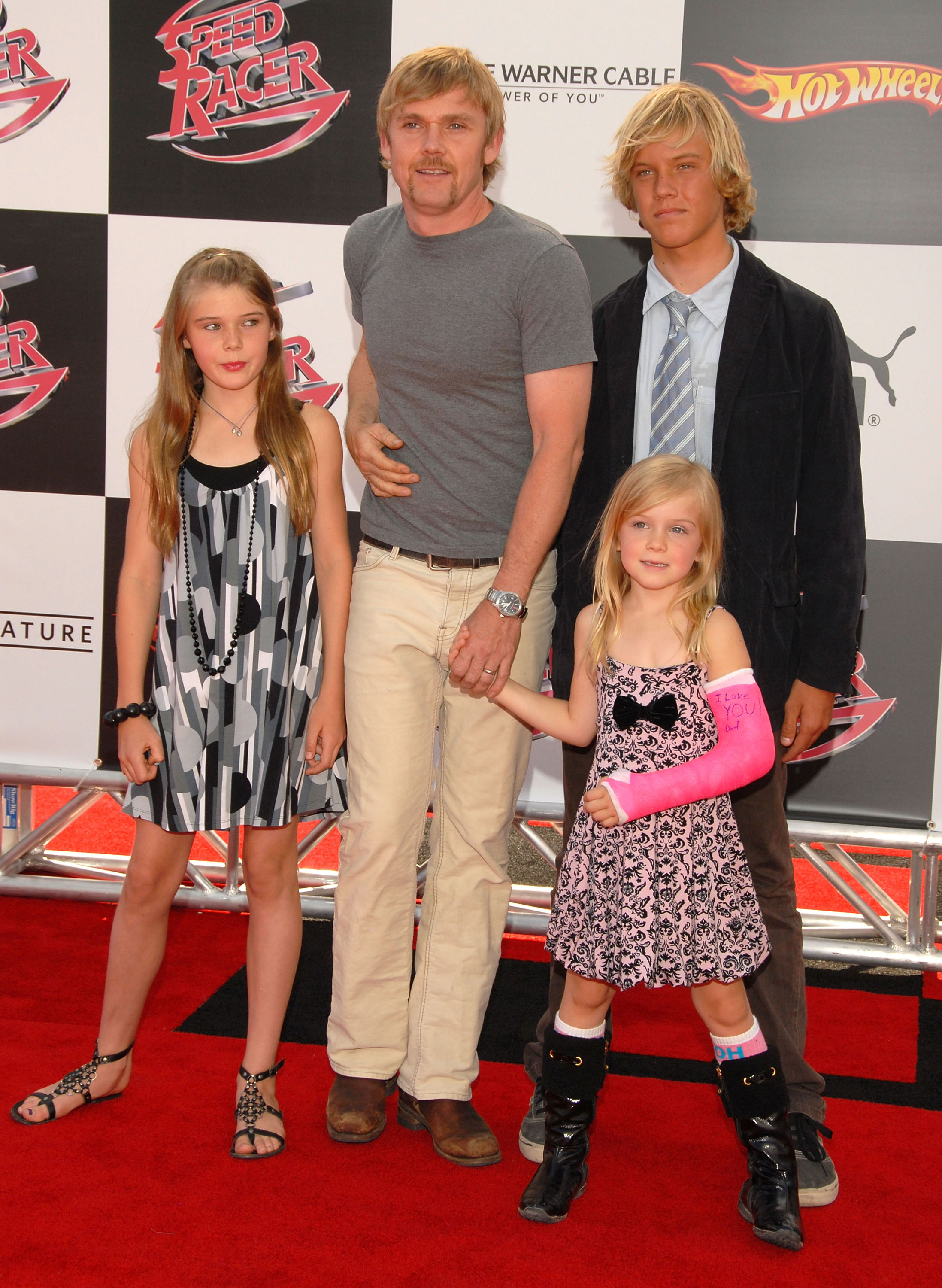 The actor and his children at the premiere of "Speed Racer" on April 26, 2008, in Los Angeles, California. | Source: Getty Images