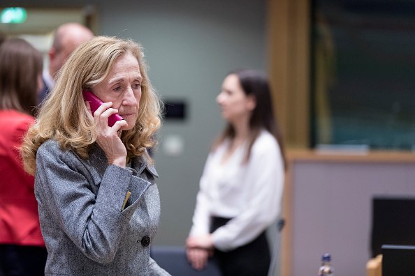 Ministre de la Justice française, Nicole Belloubet au téléphone. | Photo : GettyImage Ministre de la Justice française, Nicole Belloubet au téléphone. | Photo : GettyImage