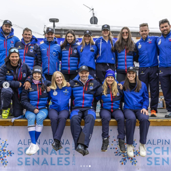 Matilde Lorenzi posing for a picture with fellow members of Centro Sportivo Esercito, posted on October 29, 2024 | Source: Instagram/centrosportivoesercito