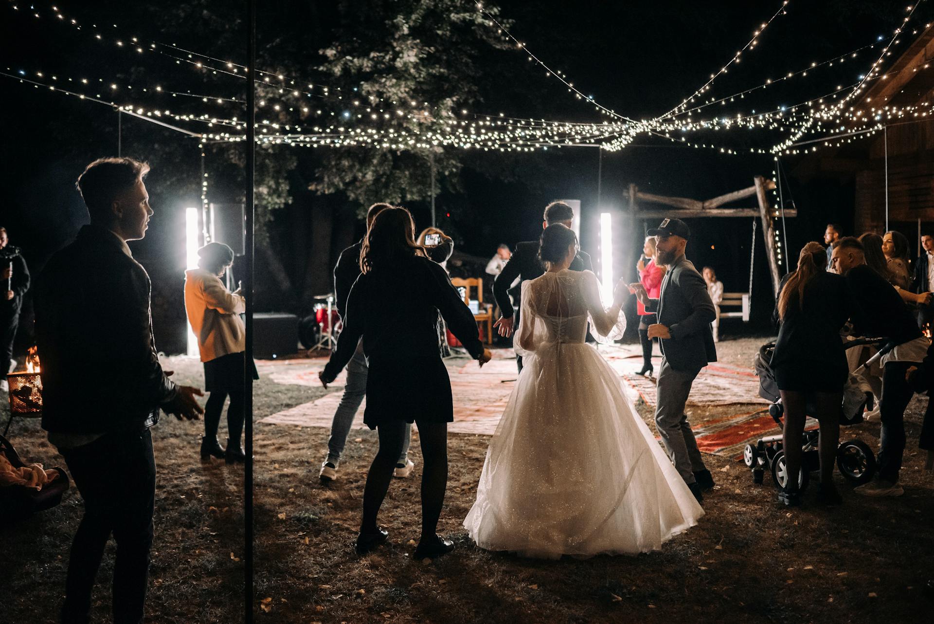 The bride and groom dancing with the guests | Source: Pexels