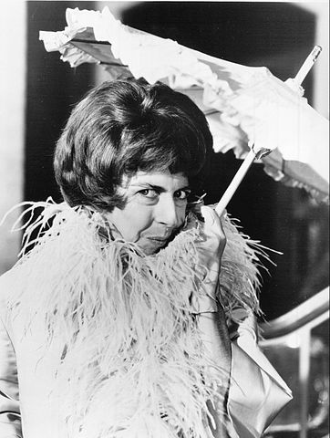 Alice Pearce as Gladys Kravitz in "Bewitched" in 1966. | Source: Wikimedia Commons.