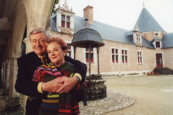Louis Velle et sa femme Frédérique Hébrard qui sort son roman 'Esther Mazel'. | Photo : Getty Images