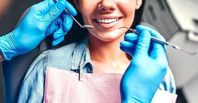 Woman at the dentist | Photo: Shutterstock.com