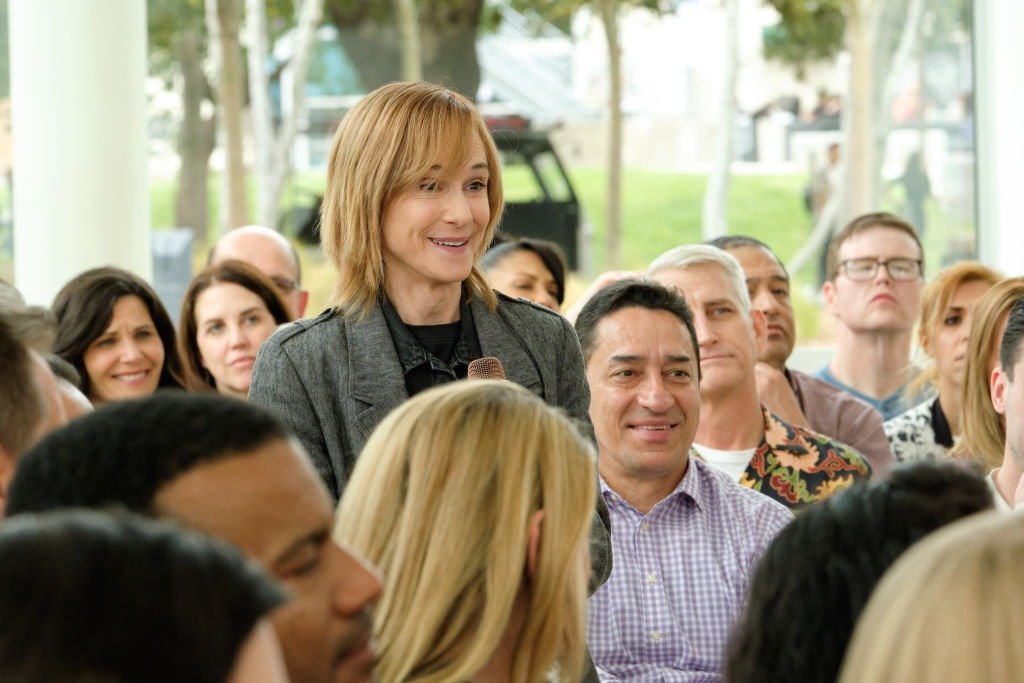 Holly Hunter as Arpi on "Brentwood Trash" episode 103, on Feb 2, 2020 | Photo: Getty Images
