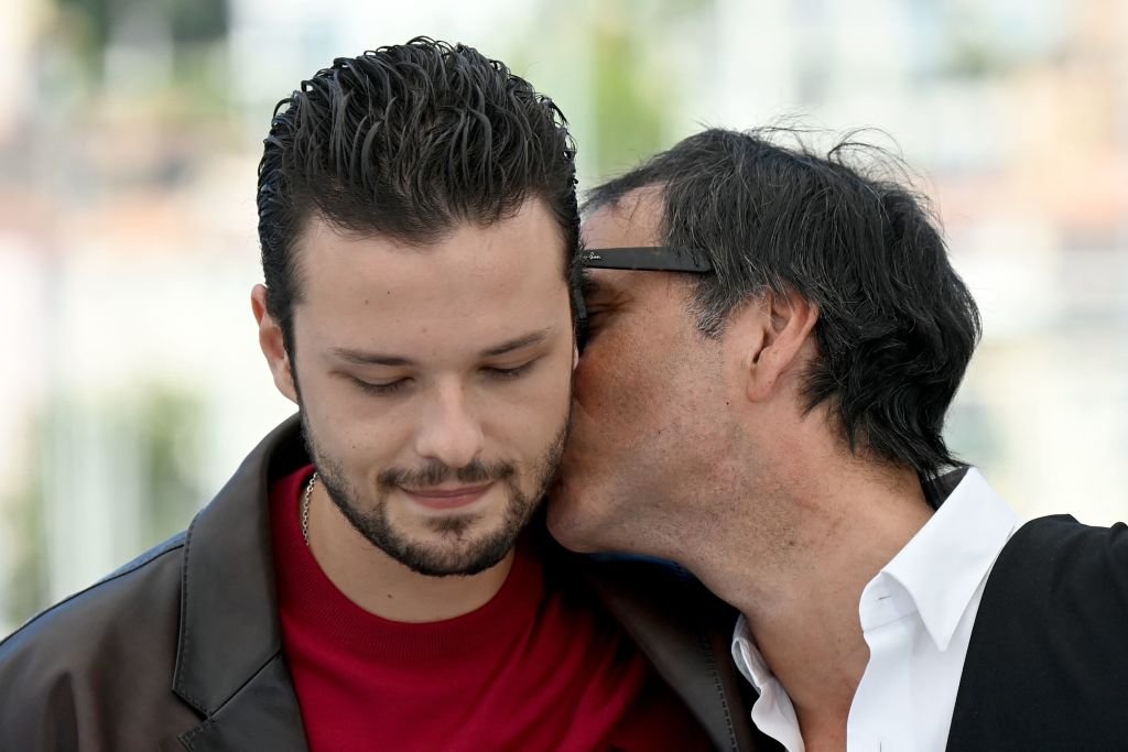 Jules Benchetrit et son père Samuel Benchetrit. ǀ Source : Getty Images