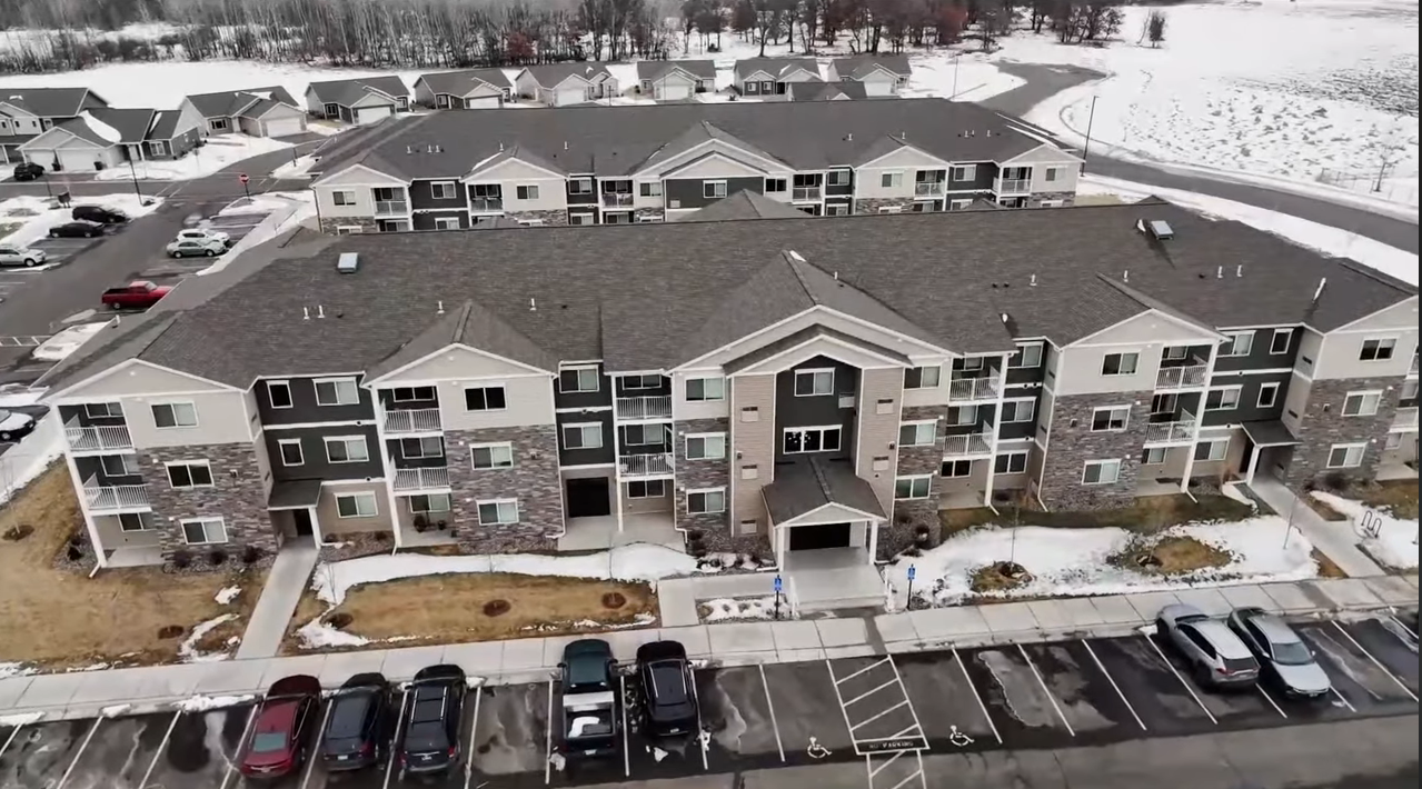 The apartment building where Dylan and Hallie lived, seen in a video dated February 2026 | Source: YouTube/@kare11