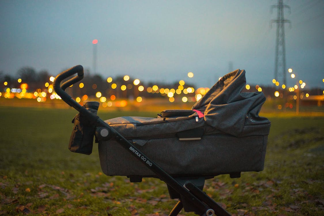 There was a triplet stroller with three babies on the harbor and there was no parent around. | Source: Pexels